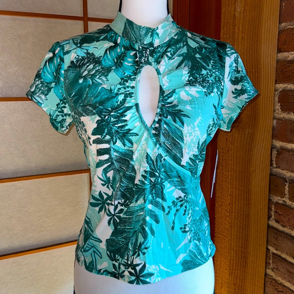 Guess Keyhole Top